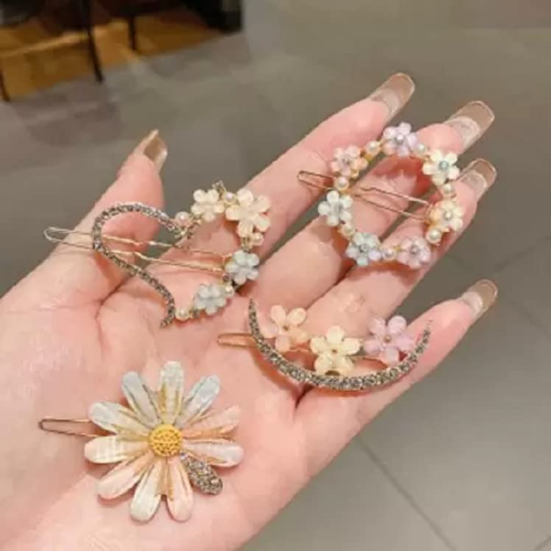 Gigglesboo Korean Style Hair Clips, 4 Pieces Floral Design with Rhinestones, Pastel Colours