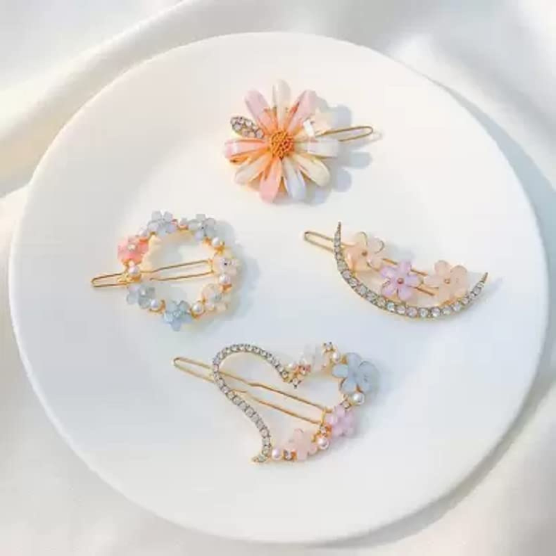 Gigglesboo Korean Style Hair Clips, 4 Pieces Floral Design with Rhinestones, Pastel Colours