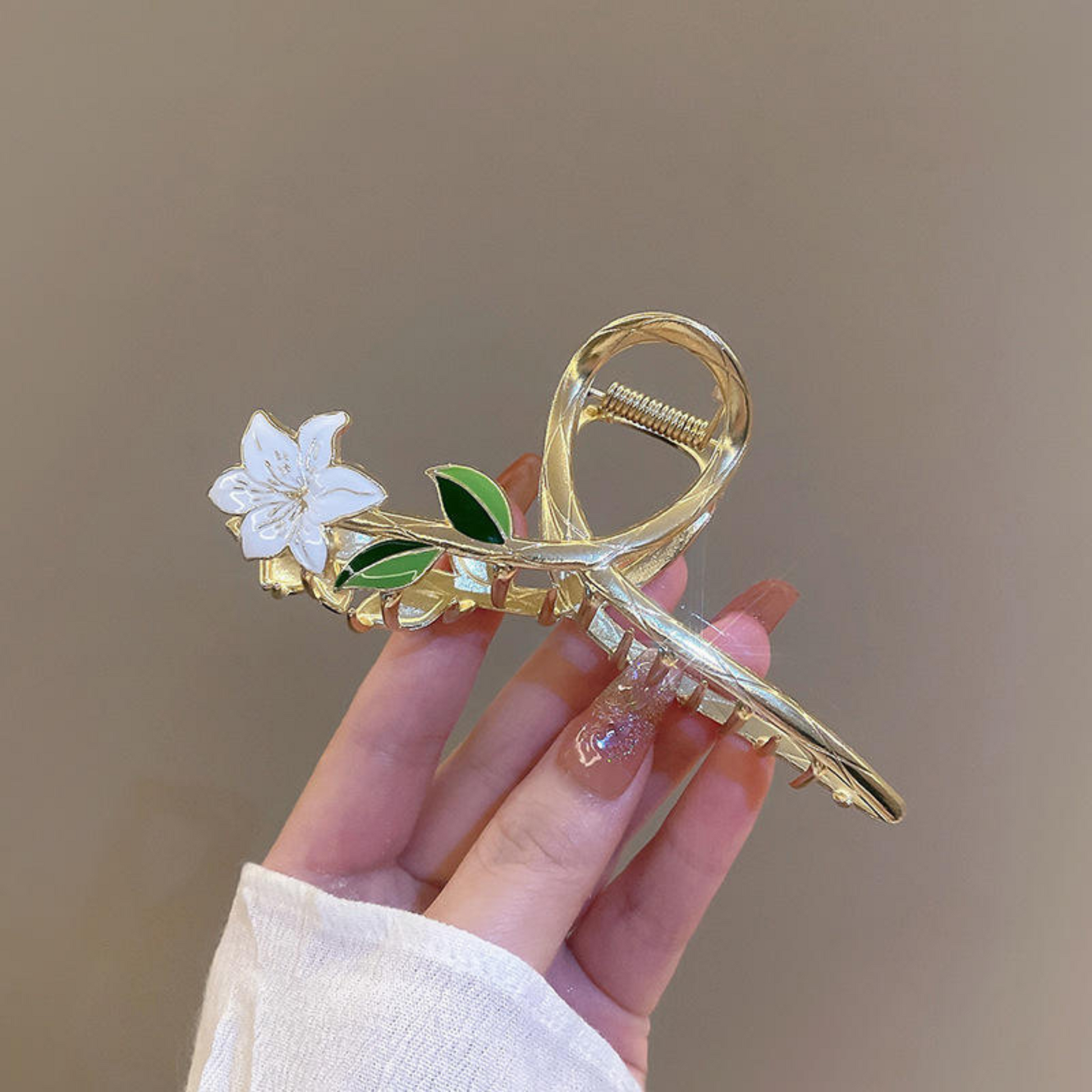 Gold hair clip with floral design