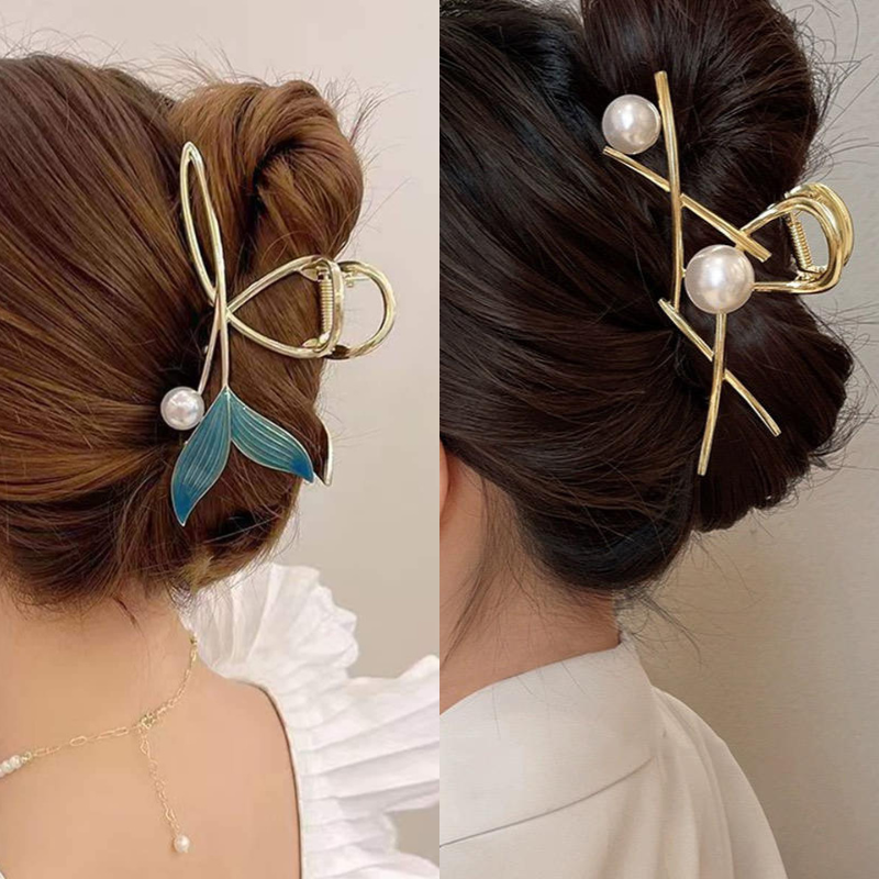 Fish tail metal hair claw
Golden cross hair clip
Elegant metal claw clip
Stylish hair claws for women
Hair accessories for girls
Gold metal hair clip set