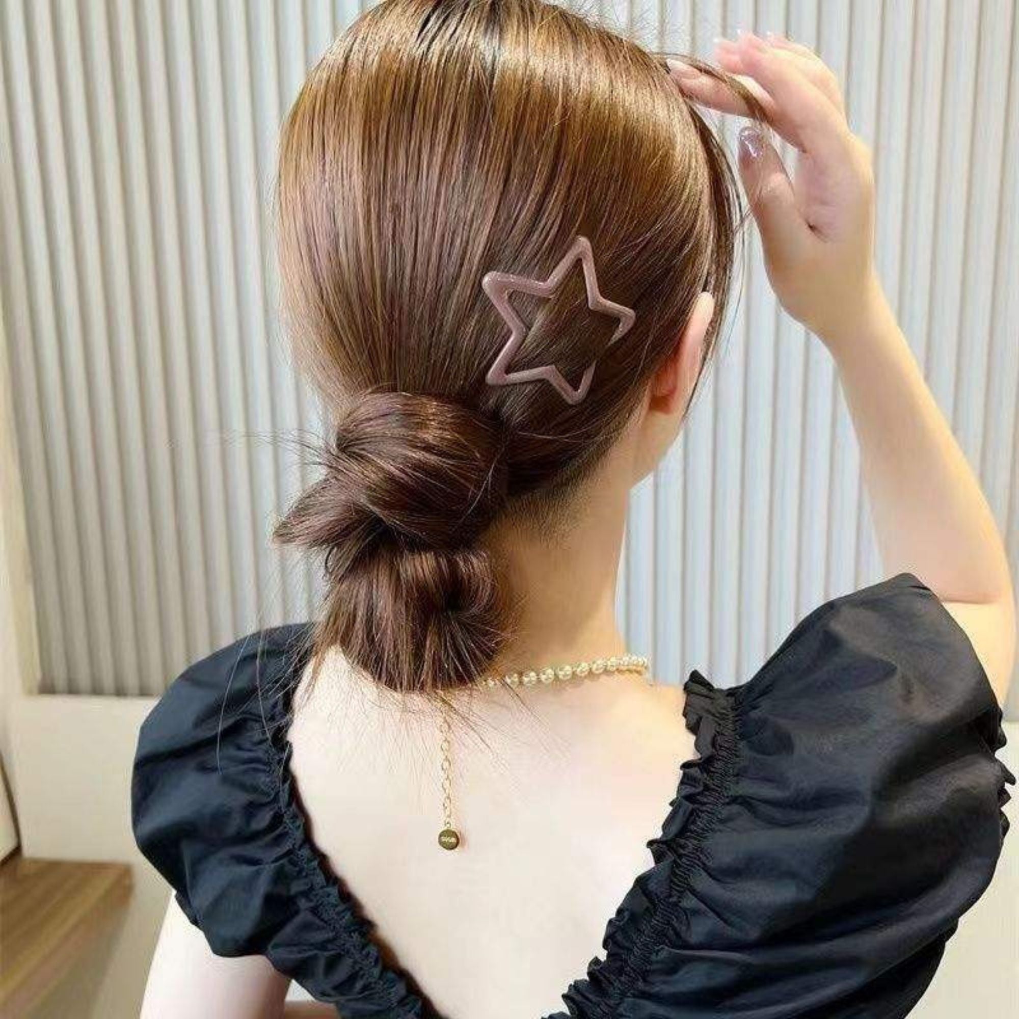 Made with durable metal and glossy enamel coating Strong grip suitable for all hair types 