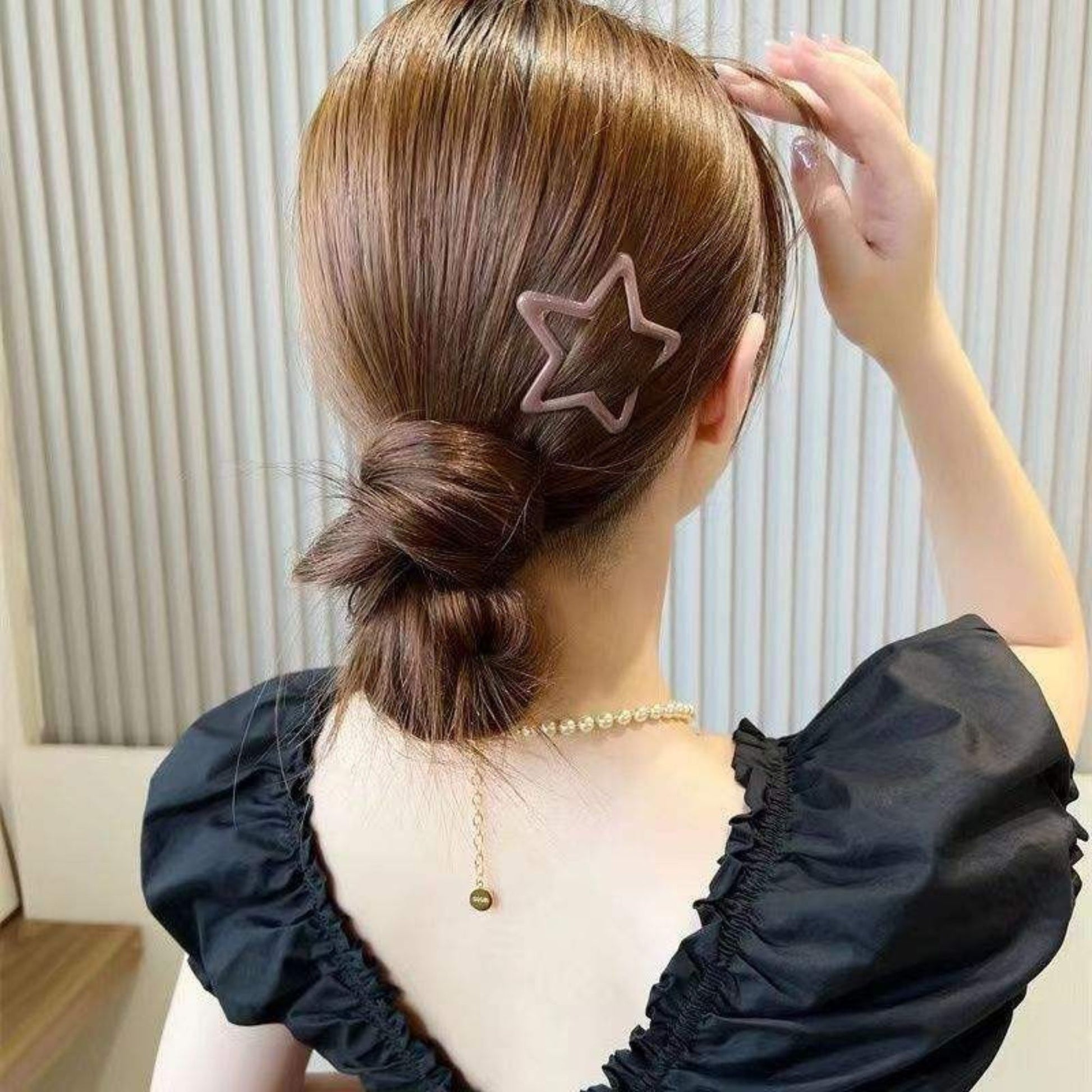 Made with durable metal and glossy enamel coating Strong grip suitable for all hair types 