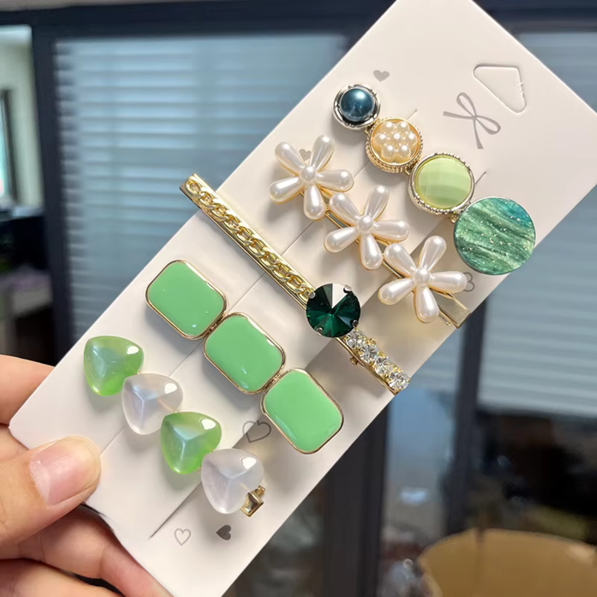 air Accessories clips women with white pearl and elegent green styling cute