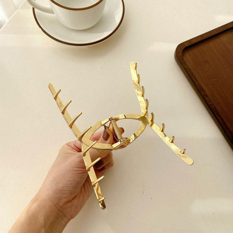 big claw clip for thick hair
non-slip hair clip for women
fashionable hair clip
daily use hair claw
premium metal hair clip
hair styling clip for girls
trendy hair accessories for women
